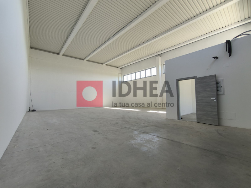 BREDA:PERO

L’agenzia immobiliare Idhea ha il piacere di presentarvi un capannone situato nel Com...