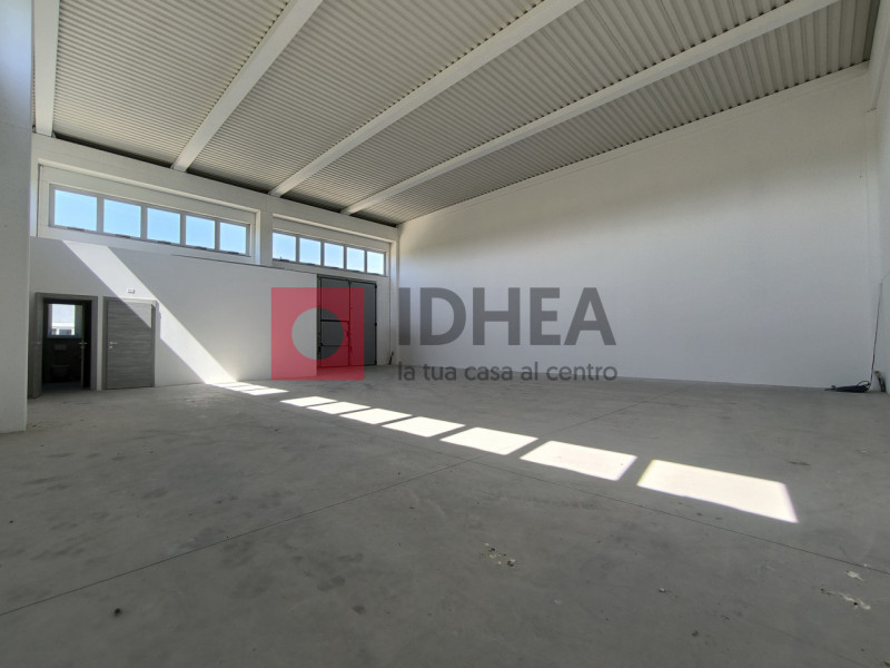 BREDA:PERO

L’agenzia immobiliare Idhea ha il piacere di presentarvi un capannone situato nel Com...