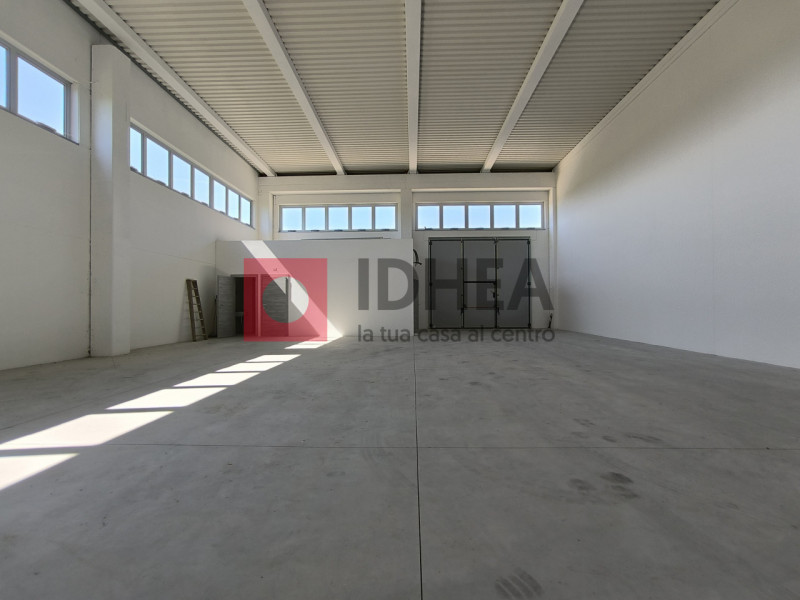 BREDA:PERO

L’agenzia immobiliare Idhea ha il piacere di presentarvi un capannone situato nel Com...