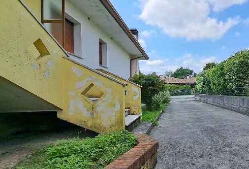 Rif. A.A.5-25

Vendita all'asta - bifamiliare su 2 livelli con garage in data 10 giugno 2026

Des...