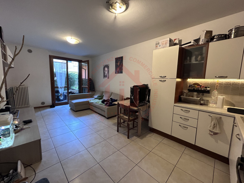 RIF: FR124 VENEZIA-STRA Proponiamo in locazione appartamento al pian terreno con giardino privato...