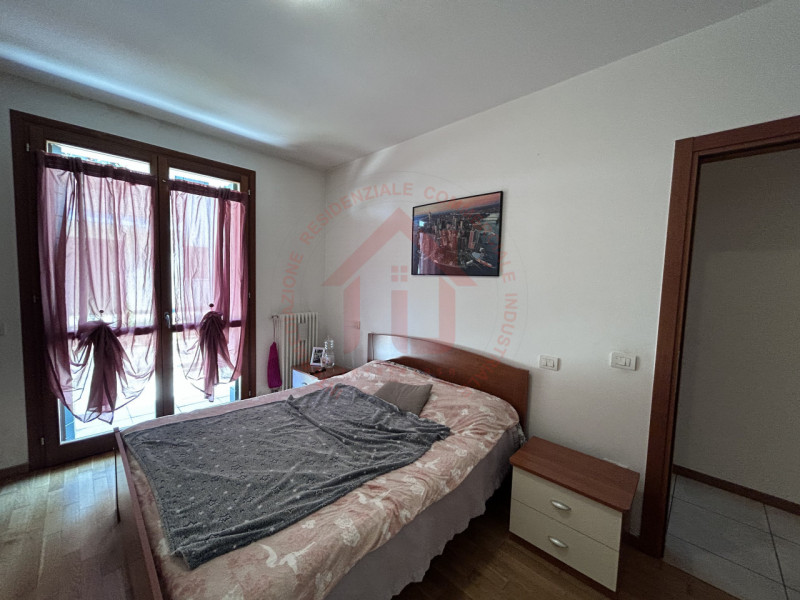RIF: FR124 VENEZIA-STRA Proponiamo in locazione appartamento al pian terreno con giardino privato...