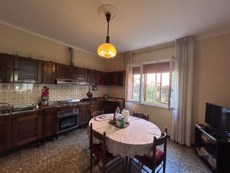 RIF: FR028 SELVAZZANO DENTRO - CASELLE Proponiamo in vendita casa singola indipendente su più liv...