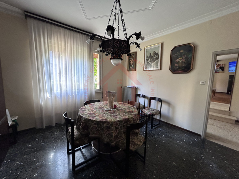 RIF: FR028 SELVAZZANO DENTRO - CASELLE Proponiamo in vendita casa singola indipendente su più liv...