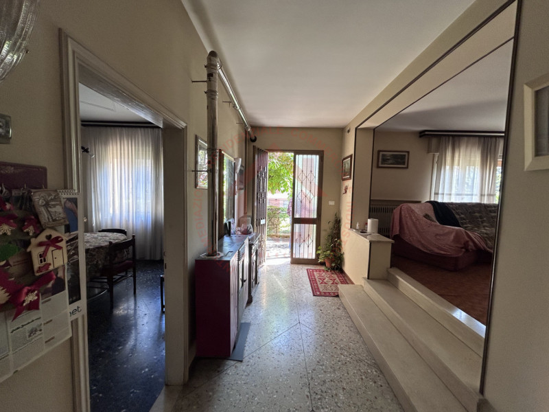RIF: FR028 SELVAZZANO DENTRO - CASELLE Proponiamo in vendita casa singola indipendente su più liv...