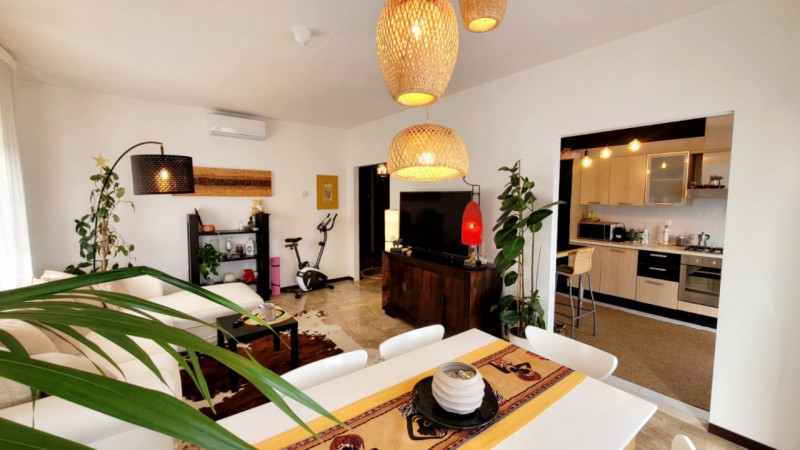 UN APPARTAMENTO IN CIMA AL PAESE!!

Hai presente le croci che si trovano in cima ai monti?
Sembra...