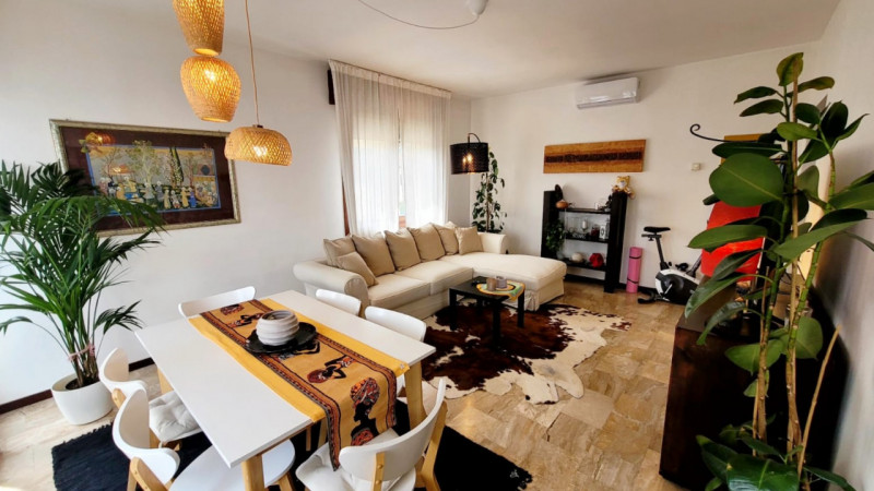 UN APPARTAMENTO IN CIMA AL PAESE!!

Hai presente le croci che si trovano in cima ai monti?
Sembra...