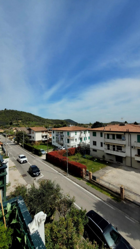 UN APPARTAMENTO IN CIMA AL PAESE!!

Hai presente le croci che si trovano in cima ai monti?
Sembra...