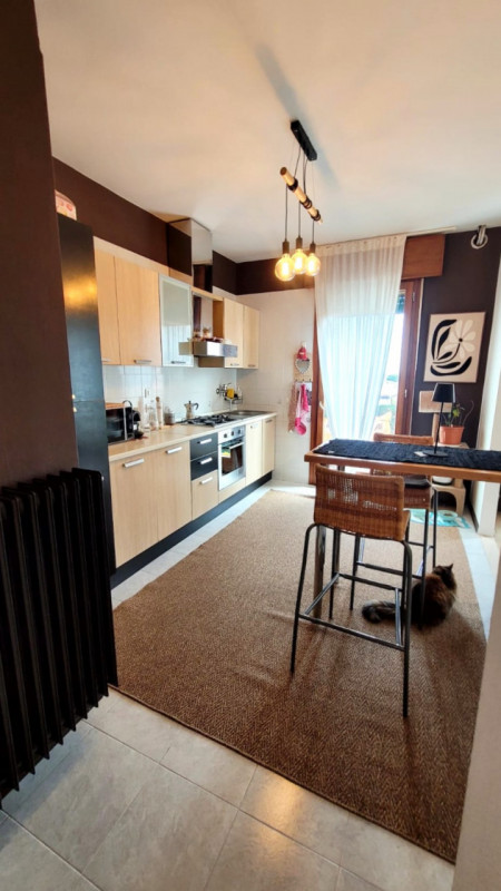 UN APPARTAMENTO IN CIMA AL PAESE!!

Hai presente le croci che si trovano in cima ai monti?
Sembra...