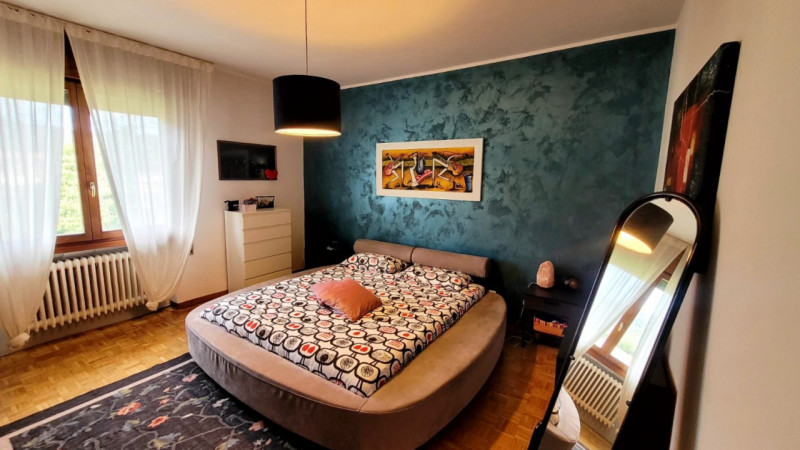 UN APPARTAMENTO IN CIMA AL PAESE!!

Hai presente le croci che si trovano in cima ai monti?
Sembra...