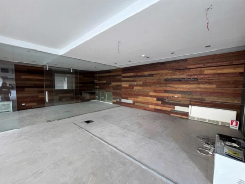 Proponiamo in vendita un ampio negozio situato nel Comune di Cassola, in Via V. Bellini, al piano...