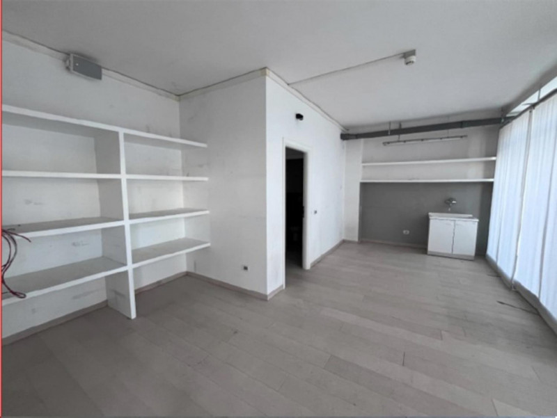 Proponiamo in vendita un ampio negozio situato nel Comune di Cassola, in Via V. Bellini, al piano...