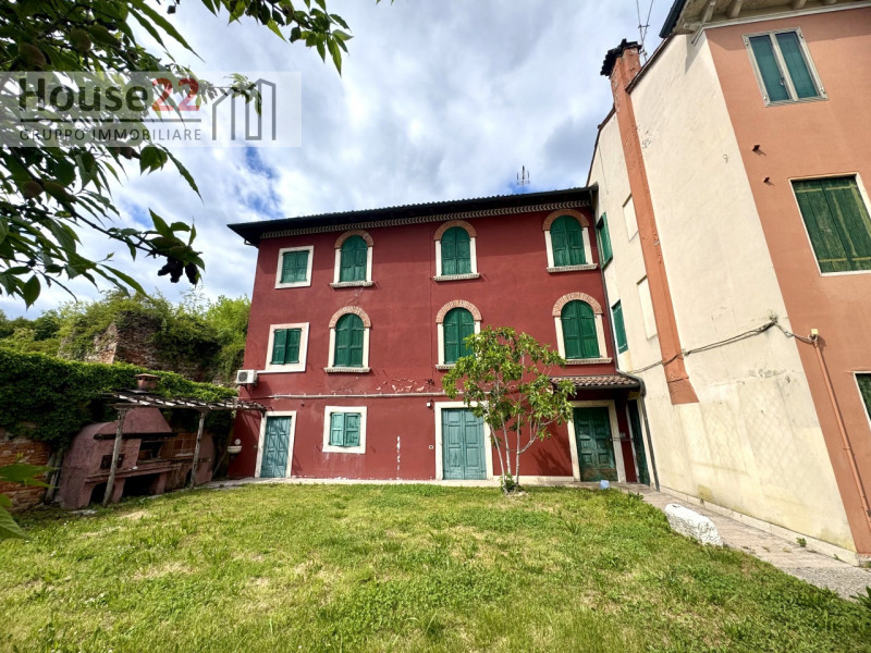 VICENZA CENTRO- VICENZA. Se sogni di creare la casa dei tuoi desideri in una posizione di inestim...