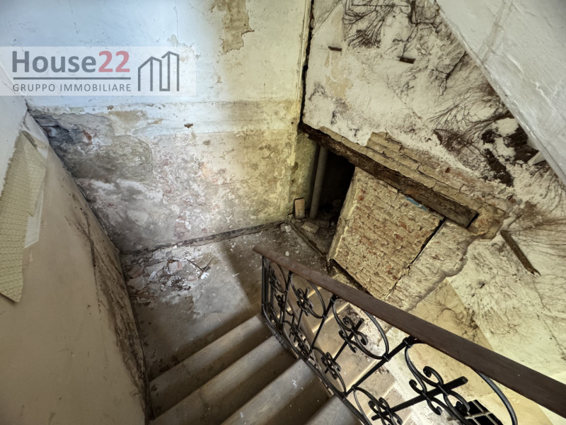 VICENZA CENTRO- VICENZA. Se sogni di creare la casa dei tuoi desideri in una posizione di inestim...