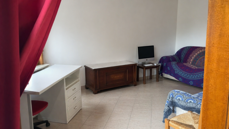 Proponiamo in vendita interessante soluzione a reddito composta da tre unità indipendenti, inseri...