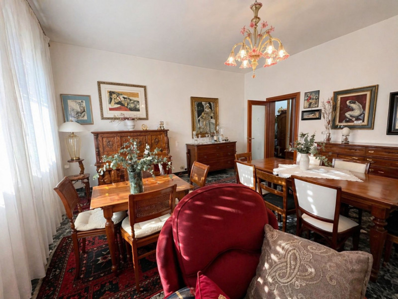 In una tranquilla zona residenziale di Cazzago di Pianiga, questa accogliente casa singola su due...