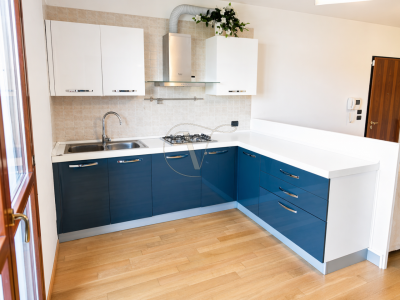 Ottima opportunità in una palazzina del 2002, servita da ascensore: appartamento al primo piano, ...