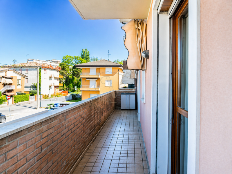 Ottima opportunità in una palazzina del 2002, servita da ascensore: appartamento al primo piano, ...