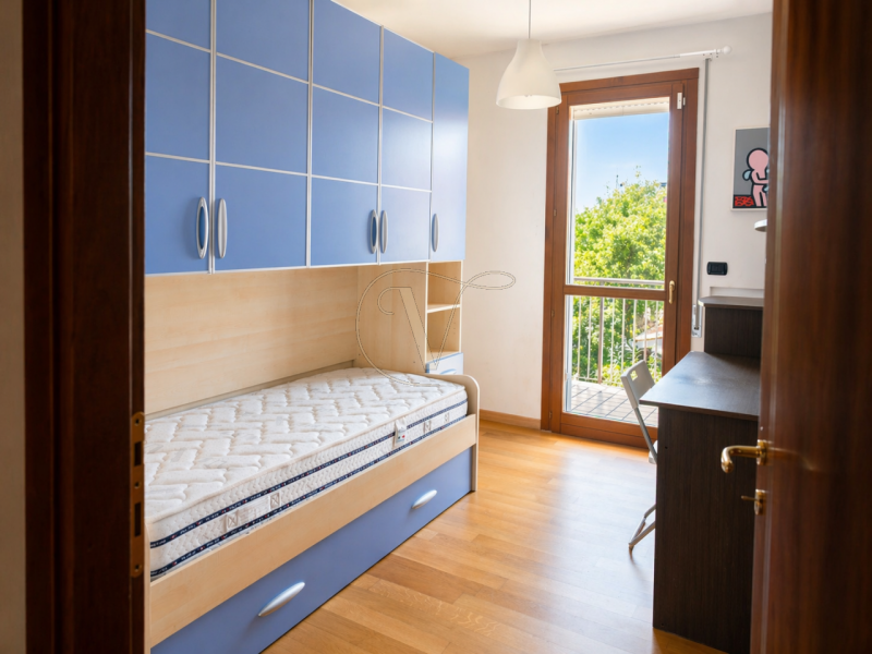 Ottima opportunità in una palazzina del 2002, servita da ascensore: appartamento al primo piano, ...