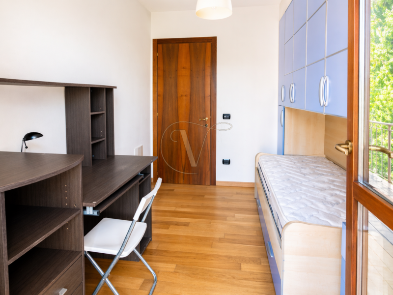 Ottima opportunità in una palazzina del 2002, servita da ascensore: appartamento al primo piano, ...