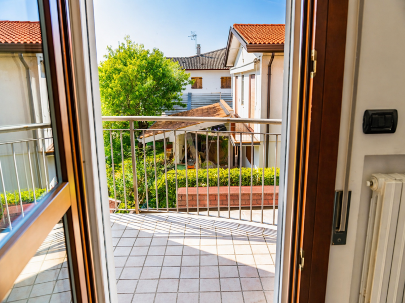 Ottima opportunità in una palazzina del 2002, servita da ascensore: appartamento al primo piano, ...