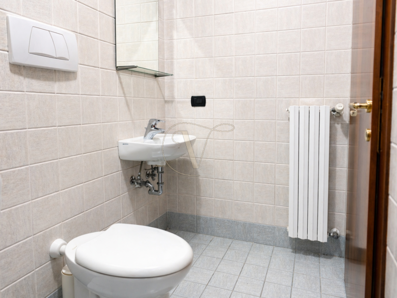 Ottima opportunità in una palazzina del 2002, servita da ascensore: appartamento al primo piano, ...