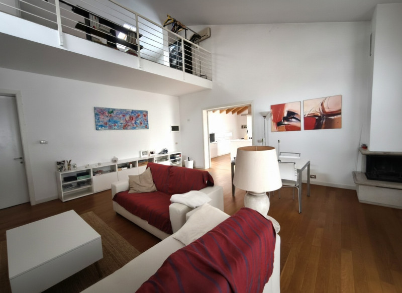 Nel pieno centro storico di Abano Terme, a pochi passi da Piazza della Repubblica e dalle rinomat...