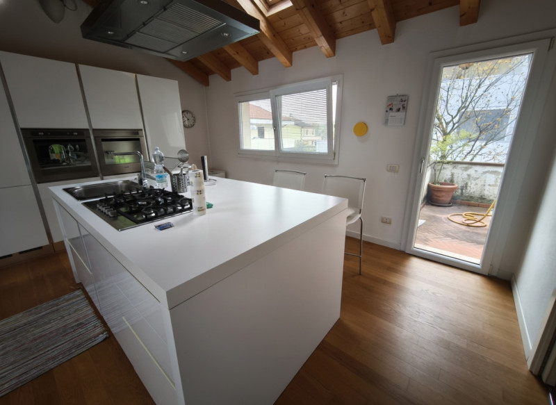 Nel pieno centro storico di Abano Terme, a pochi passi da Piazza della Repubblica e dalle rinomat...