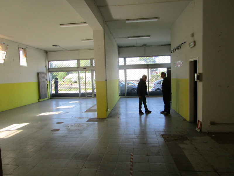 Scopri un'opportunità unica nel cuore della Zona Industriale Est di Padova! Proponiamo in vendita...