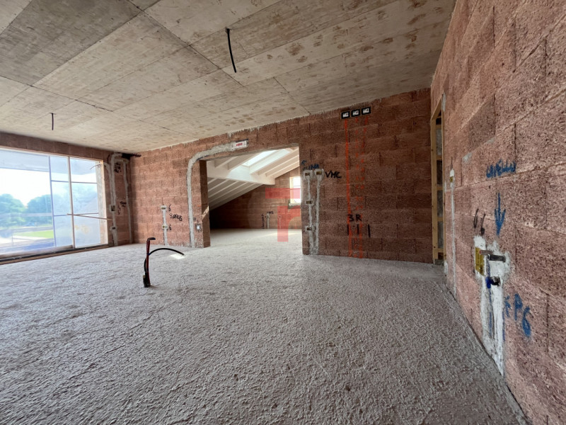 Nel cuore di Cavino, a San Giorgio delle Pertiche, sorge un elegante residence di pregio composto...