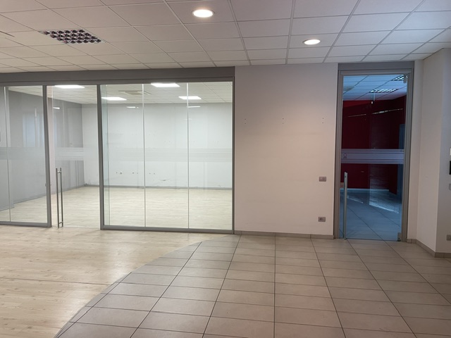 In una delle zone più dinamiche di Dueville, all’interno di un curato centro polifunzionale, prop...