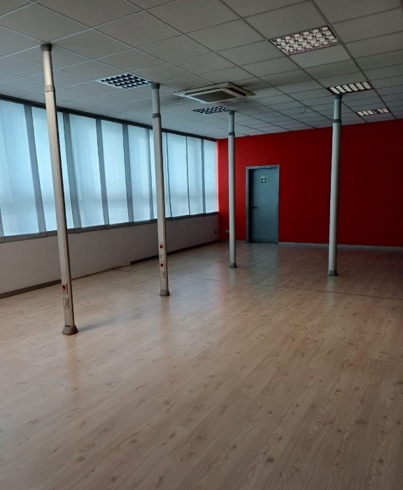 In una delle zone più dinamiche di Dueville, all’interno di un curato centro polifunzionale, prop...