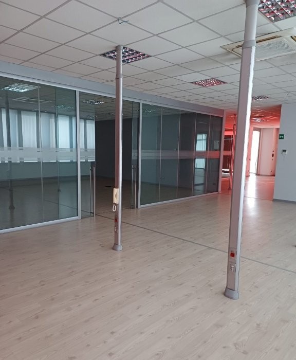 In una delle zone più dinamiche di Dueville, all’interno di un curato centro polifunzionale, prop...