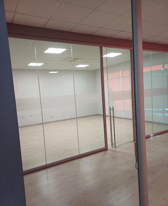 In una delle zone più dinamiche di Dueville, all’interno di un curato centro polifunzionale, prop...