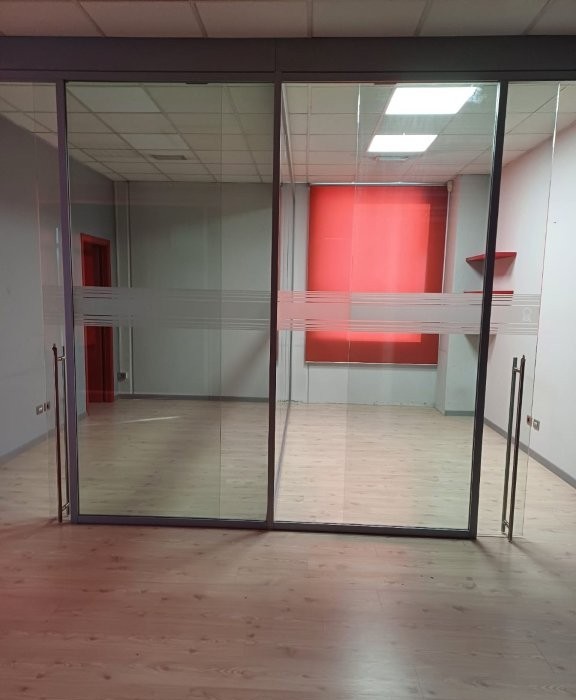 In una delle zone più dinamiche di Dueville, all’interno di un curato centro polifunzionale, prop...