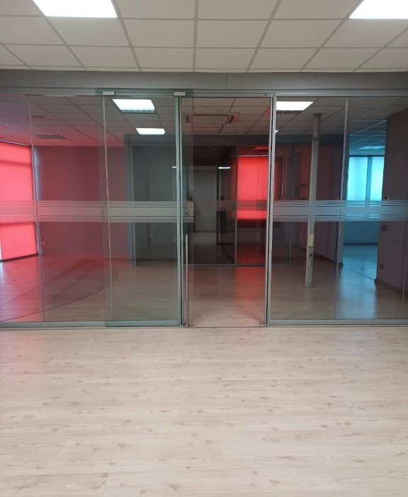 In una delle zone più dinamiche di Dueville, all’interno di un curato centro polifunzionale, prop...