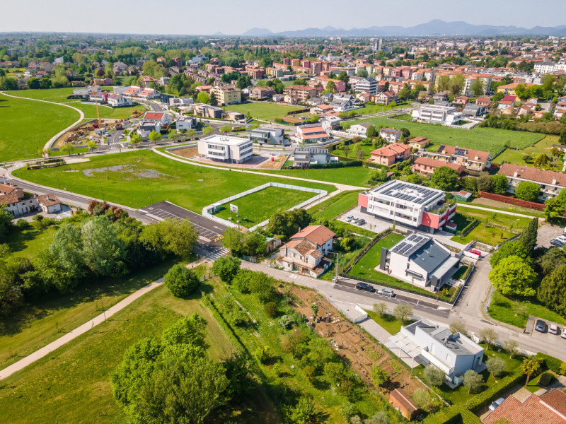 Proponiamo in vendita CASA ACCOSTATA da ristrutturare -costruzione degli anni ‘ 60, inserita in u...