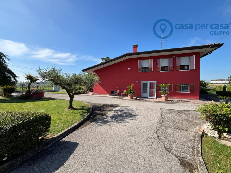 APPROVATO GRUPPO CASA PER CASA: VALUTATO, CONTROLLATO, GESTITO IN ESCLUSIVA.

ZONA: 
Si trova ad ...