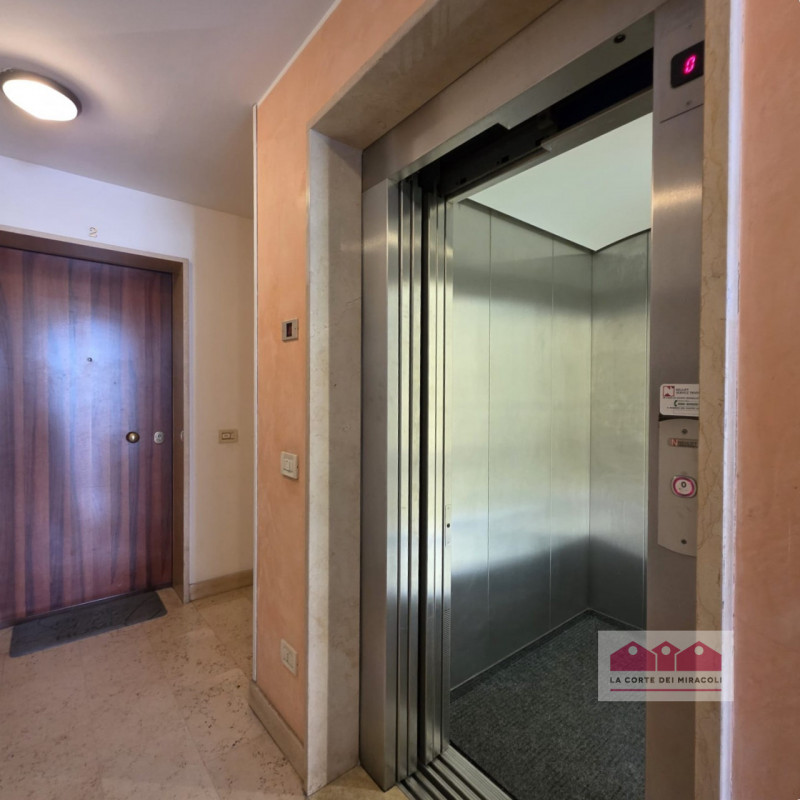 SANTA BERTILLA: RECENTE LUMINOSISSIMO BICAMERE CON INTROVABILE TERRAZZA CON VISTA PANORAMICA SUI ...
