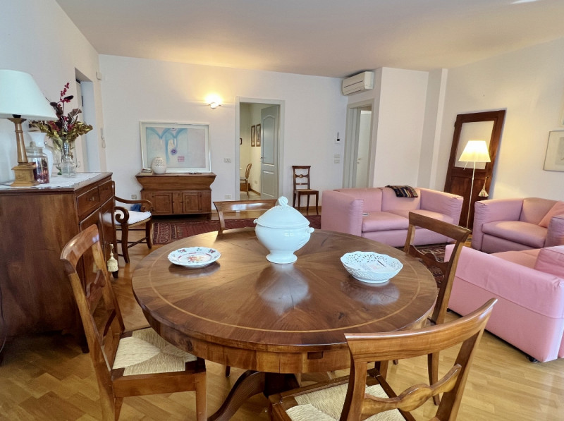 TRICAMERE CON GRANDI TERRAZZE ABITABILI E GARAGE - POSIZIONE DEFILATA DAL TRAFFICO - RIF. 8385
Ne...