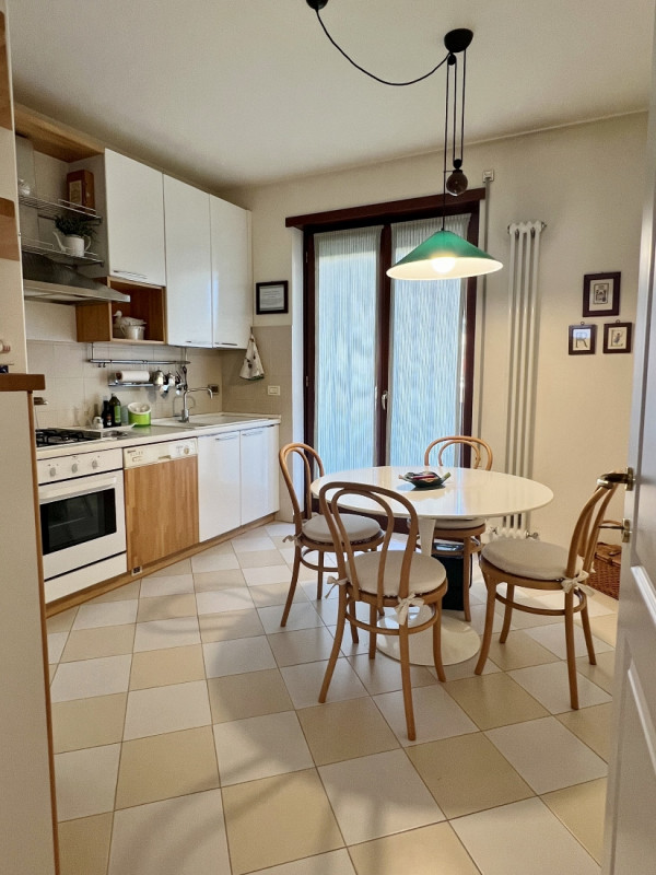 TRICAMERE CON GRANDI TERRAZZE ABITABILI E GARAGE - POSIZIONE DEFILATA DAL TRAFFICO - RIF. 8385
Ne...