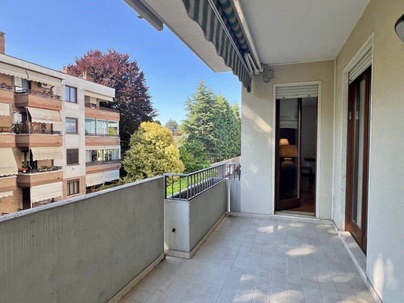 TRICAMERE CON GRANDI TERRAZZE ABITABILI E GARAGE - POSIZIONE DEFILATA DAL TRAFFICO - RIF. 8385
Ne...