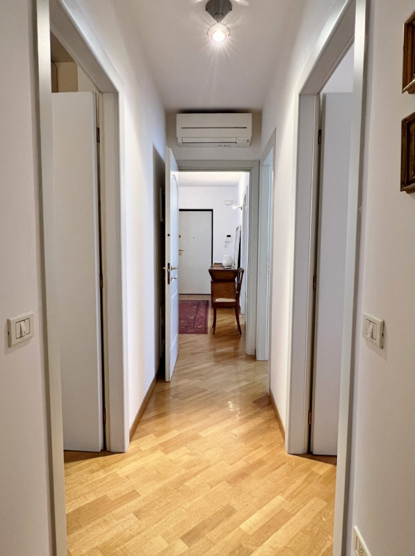 TRICAMERE CON GRANDI TERRAZZE ABITABILI E GARAGE - POSIZIONE DEFILATA DAL TRAFFICO - RIF. 8385
Ne...