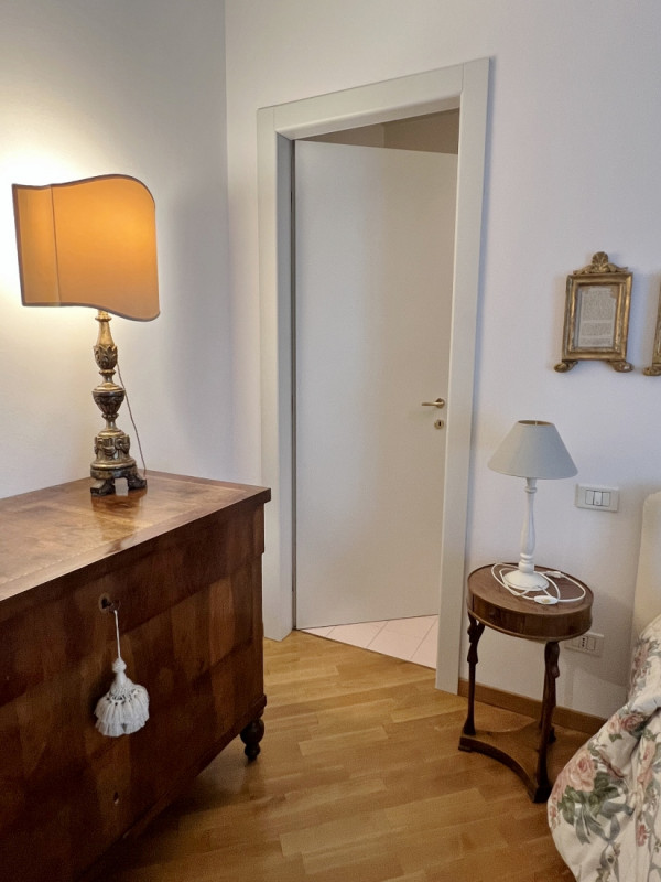 TRICAMERE CON GRANDI TERRAZZE ABITABILI E GARAGE - POSIZIONE DEFILATA DAL TRAFFICO - RIF. 8385
Ne...