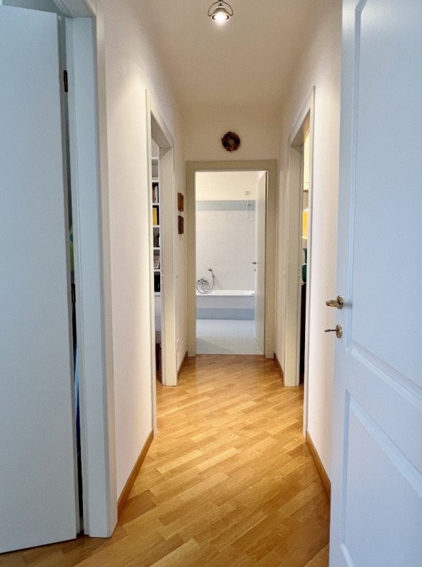 TRICAMERE CON GRANDI TERRAZZE ABITABILI E GARAGE - POSIZIONE DEFILATA DAL TRAFFICO - RIF. 8385
Ne...