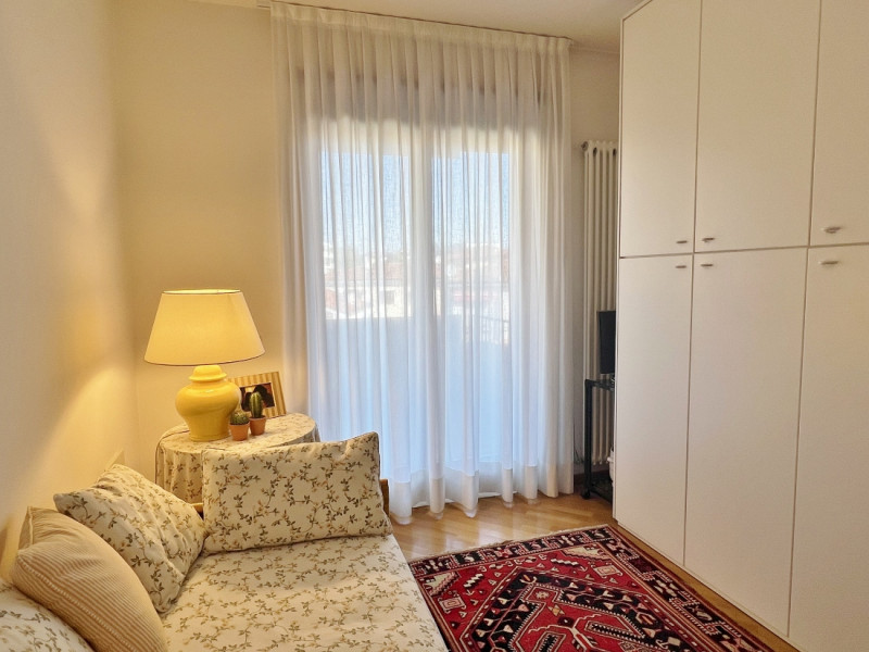 TRICAMERE CON GRANDI TERRAZZE ABITABILI E GARAGE - POSIZIONE DEFILATA DAL TRAFFICO - RIF. 8385
Ne...