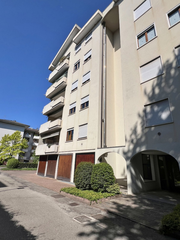 TRICAMERE CON GRANDI TERRAZZE ABITABILI E GARAGE - POSIZIONE DEFILATA DAL TRAFFICO - RIF. 8385
Ne...