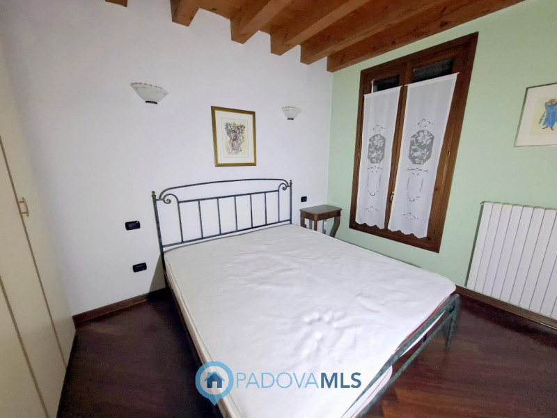 Immobile in esclusiva al Gruppo Padova MLS
ELEGANTE MINI ARREDATO NEI PRESSI DI PRATO DELLA VALLE...