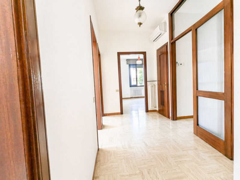 Solo contatti mail.
**Si prega di mandare SOLO una mail a locazionigrandiagenzie@gmail.com con un...