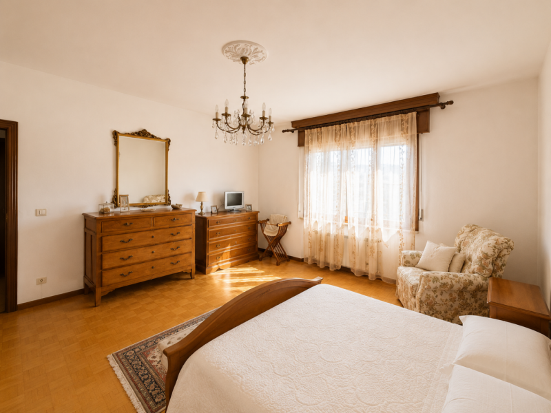Scoprite questo splendido appartamento situato nel cuore di Biadene, una delle zone più ricercate...